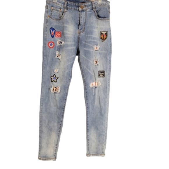 Cute Blue Jeans with Logo Patchwa - Picture 1 of 9